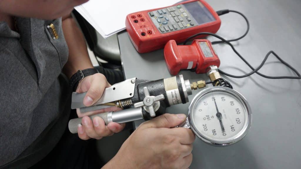 Pressure,Guages,,Instrument,Indicating,Pressure,In,Training,Calibration,Laboratory